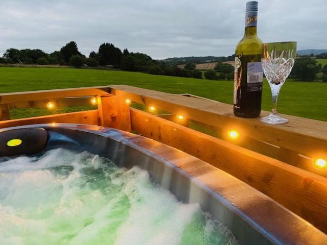 Hotel Burtree House & Retreats Tipi With Secluded Hot Tub Thirkleby Esterno foto