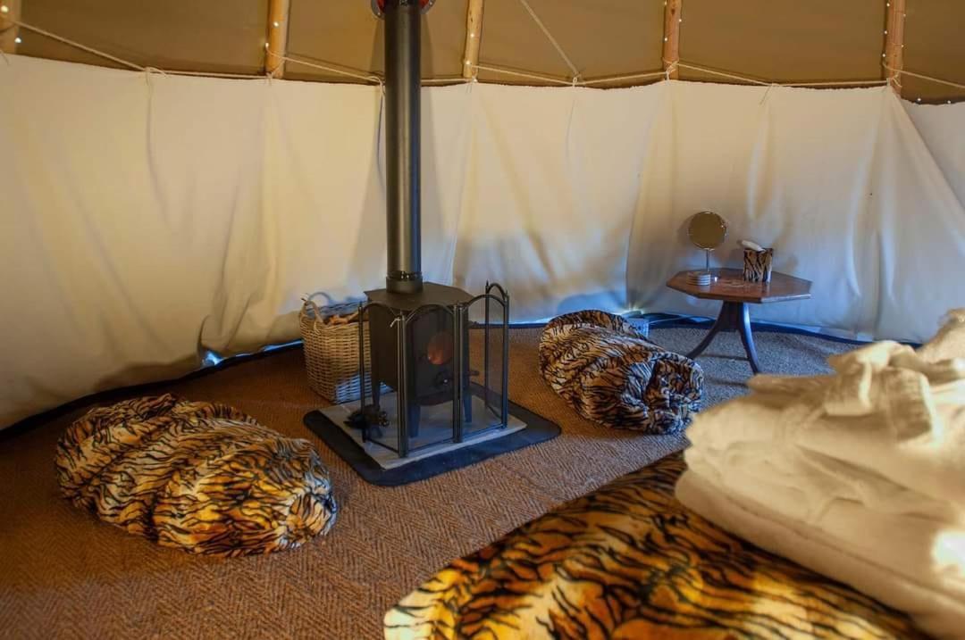Hotel Burtree House & Retreats Tipi With Secluded Hot Tub Thirkleby Esterno foto