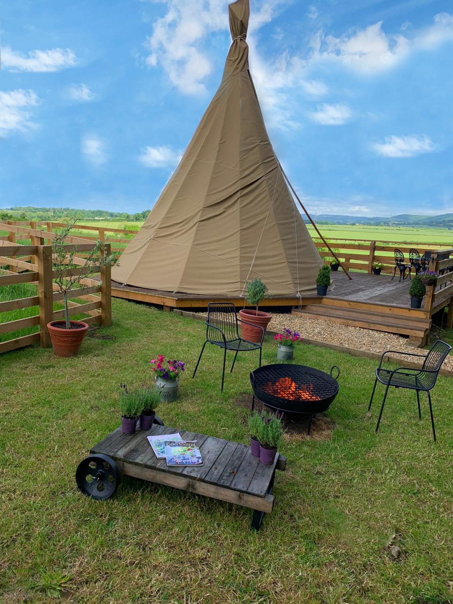 Hotel Burtree House & Retreats Tipi With Secluded Hot Tub Thirkleby Esterno foto